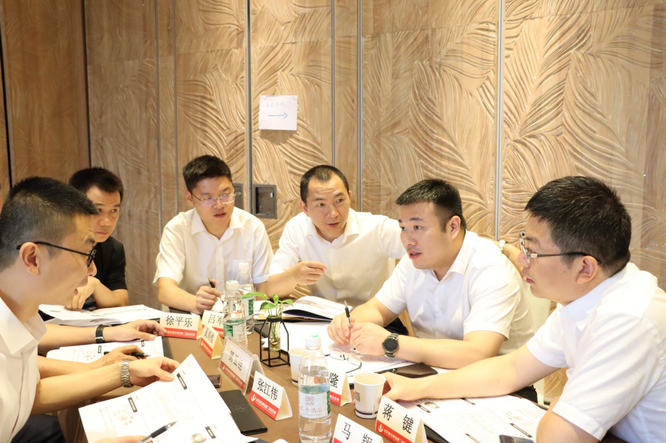 2021年6月25日-26日，918博天堂二建组织开展了2021年中高层主管执行力培训。本次培训特邀清华、北大、上海交大总裁班讲师，中国企业家协会特聘高级讲师许晋老师进行授课。